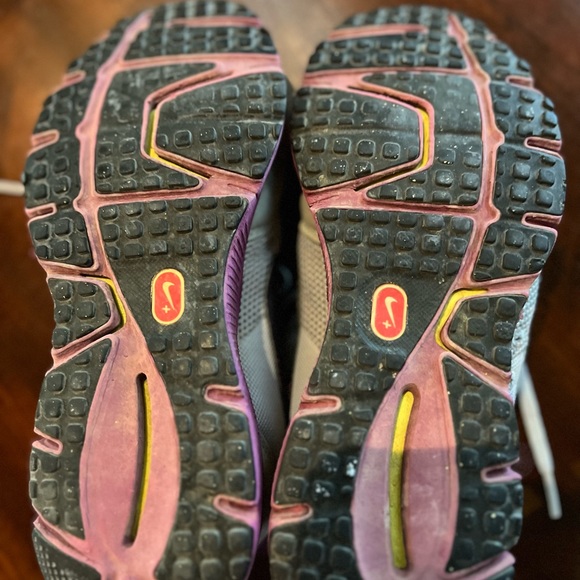 Nike Lunarfly running shoes. Size 7 1/2. Gray and purple. Very good condition. - Picture 4 of 4